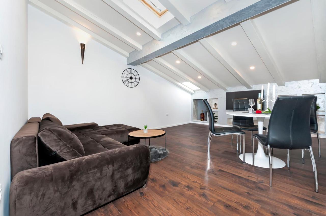 Deluxe Apartments A&A - 2 ロヴィニ エクステリア 写真