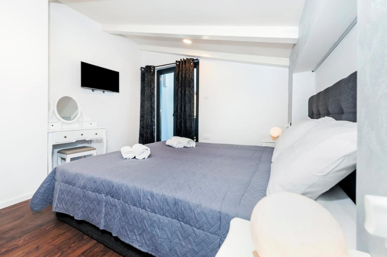 Deluxe Apartments A&A - 2 ロヴィニ エクステリア 写真