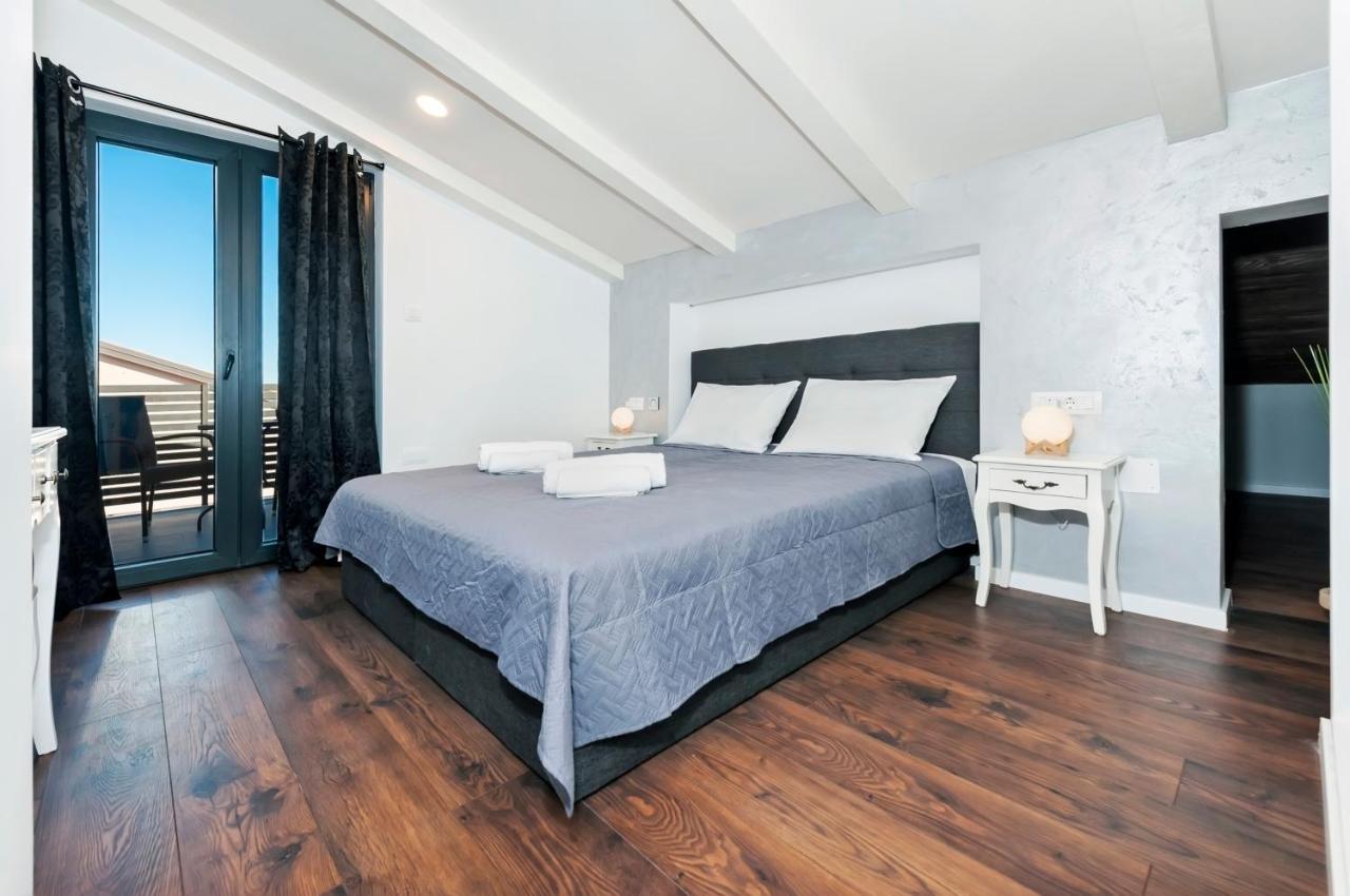 Deluxe Apartments A&A - 2 ロヴィニ エクステリア 写真