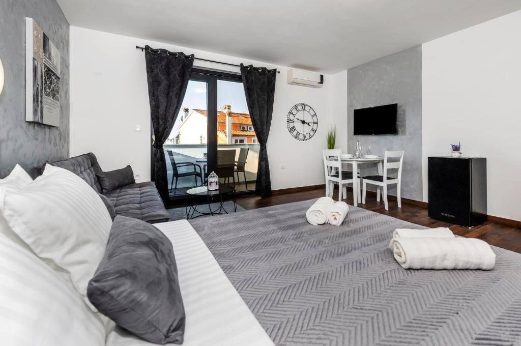 Deluxe Apartments A&A - 2 ロヴィニ エクステリア 写真