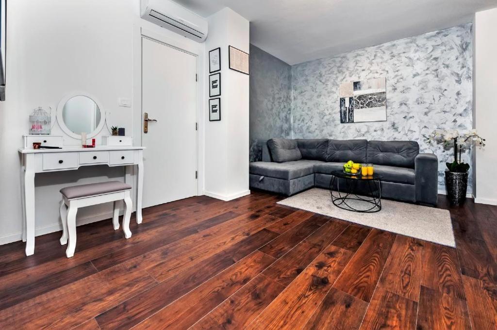 Deluxe Apartments A&A - 2 ロヴィニ エクステリア 写真
