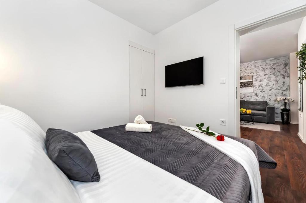 Deluxe Apartments A&A - 2 ロヴィニ エクステリア 写真